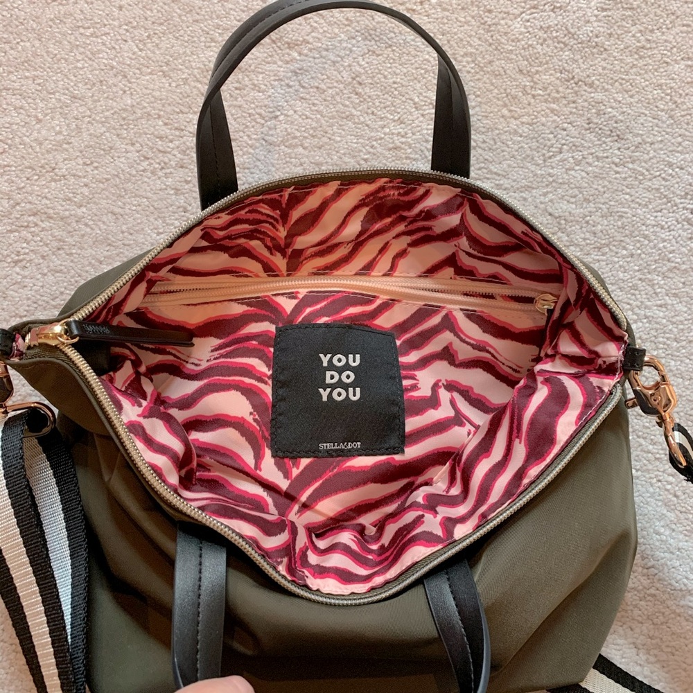 👜✨Stella & Dot Olive Zebra Crossbody✨👜